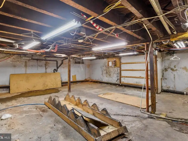 Standalone Commercial Building with Apartment on Macdade Boulevard