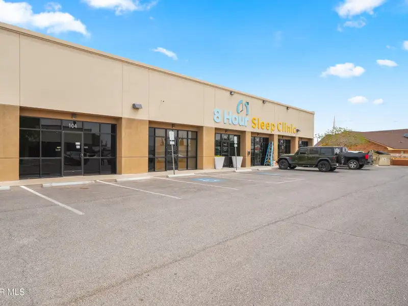 2,750 Sq Ft Office Space for Rent in Established Shopping Center Near Montwood and Yarbrough