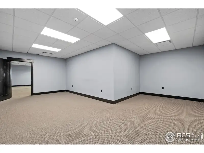 Versatile Office/warehouse in Highland Industrial Park, Windsor - Ideal for Various Business Uses