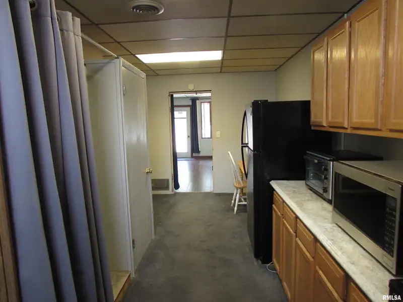 Versatile Commercial Property with Kitchen and Bath in Historic Metamora Square