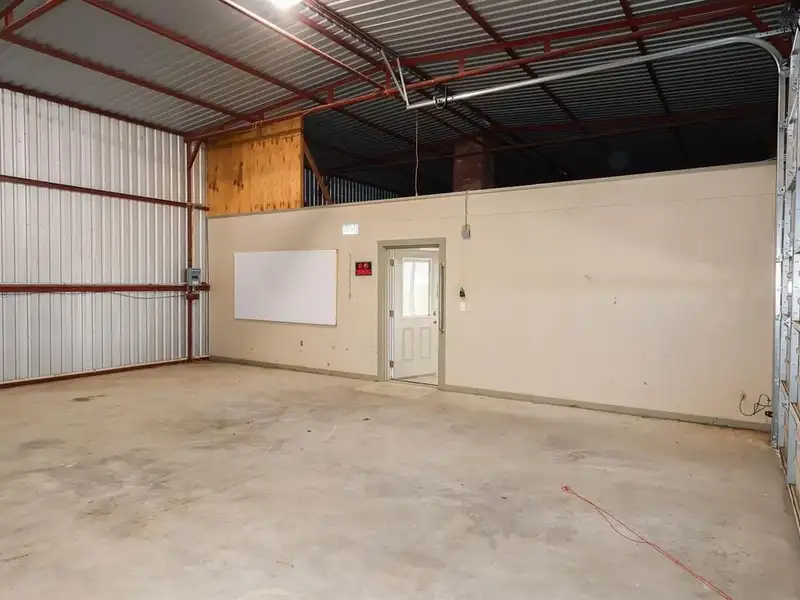 Commercial Property with Office, Living Quarters, and Warehouses in Wichita Falls Area