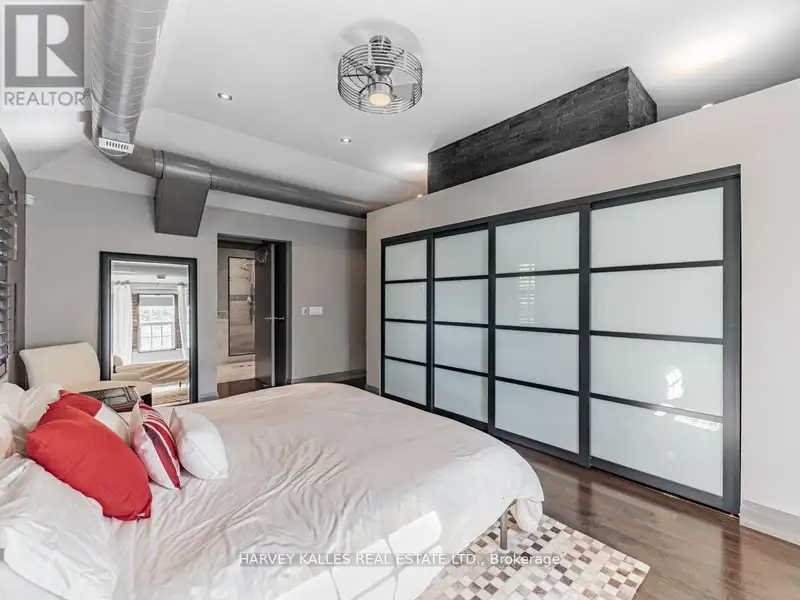 Custom Built Mixed-use Office/residential Property in Thornhill Village, 2013 Award Winner