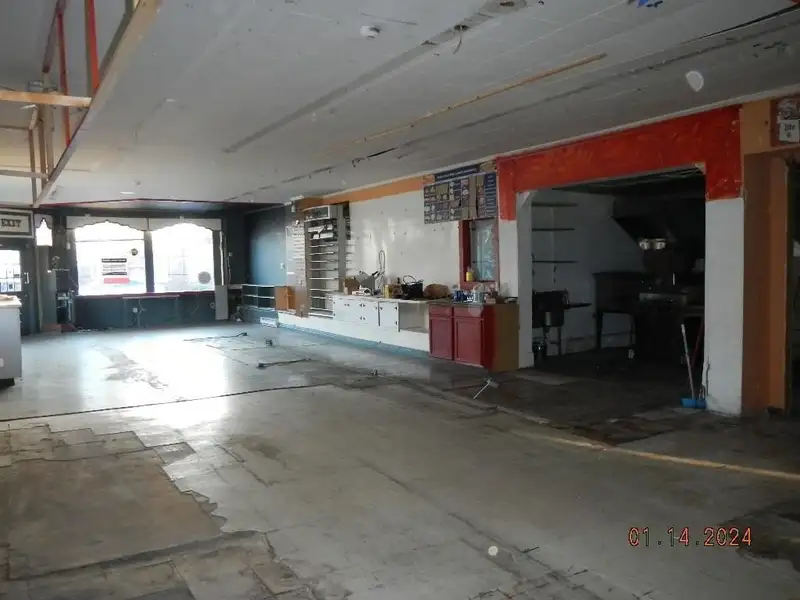 Commercial Space in Historic Montgomery Village - 2000 Sq Ft with High Visibility
