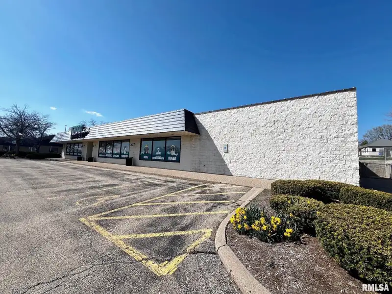 Standalone Commercial Building for Sale or Lease in Peoria's Metro Centre