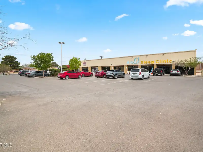 2,750 Sq Ft Office Space for Rent in Established Shopping Center Near Montwood and Yarbrough