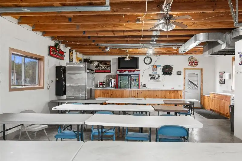 Established Bar and Restaurant with Living Quarters in Stevens Point Area