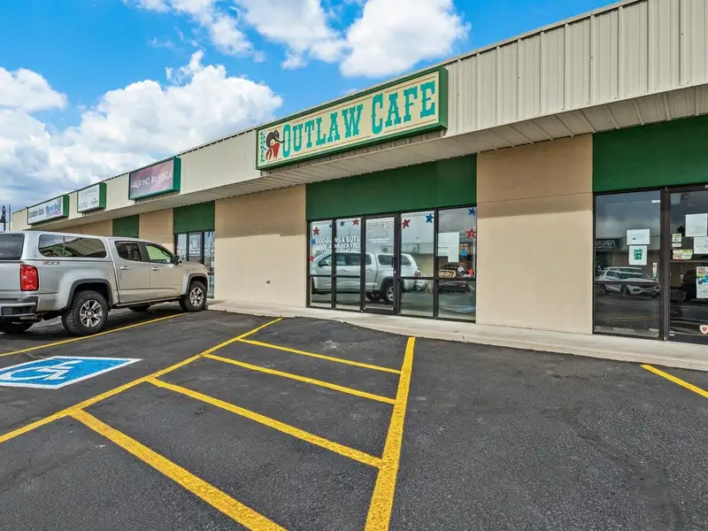 Established Restaurant Opportunity in High-visibility Cottonwood Mall, Grand Junction