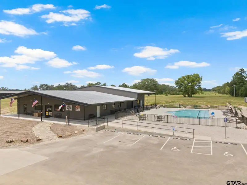 Turnkey Short-term Rental in Twin Lakes Resort, Mount Pleasant - Lakefront Access and Amenities