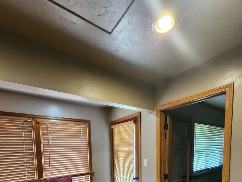 Private Salon Suite on 7th Street with Equipment, Large Windows, and Private Entrance