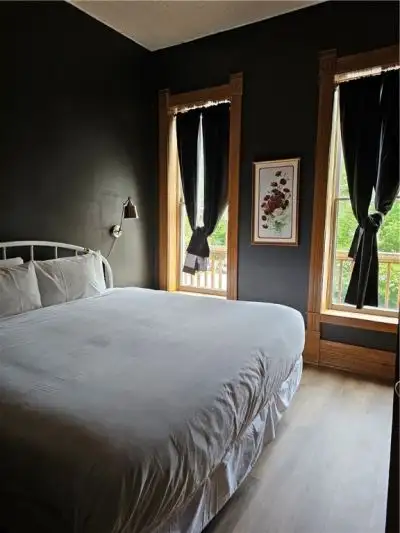Historic Grand Central Hotel with 15 Suites and Restaurant in Eureka Springs, Ar