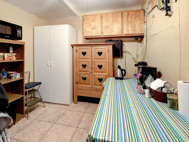 Prime Office Space in Central Tucson with High Visibility and Convenient Amenities