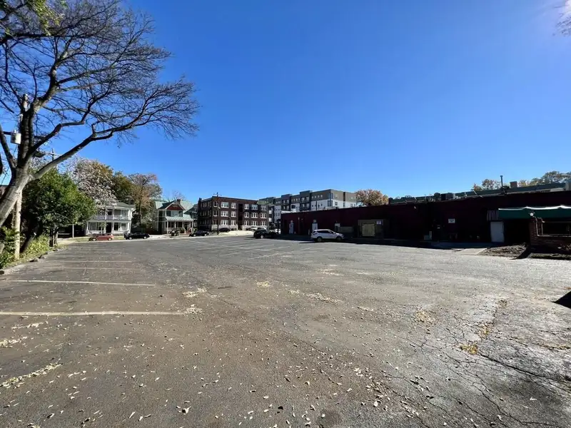 4 Bay Retail Center in Midtown Near Overton Square - 100% Occupied