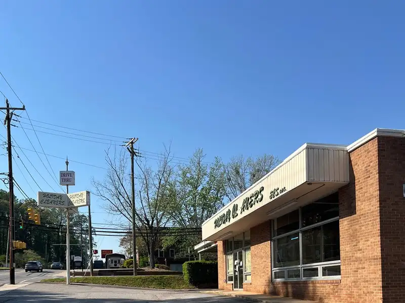Downtown Marion Corner Commercial Space with High Visibility and Onsite Parking