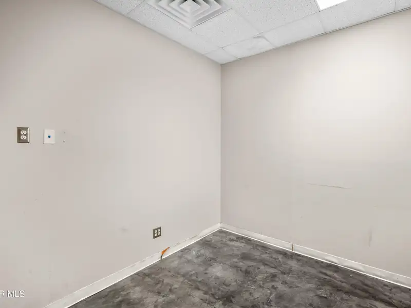 2,750 Sq Ft Office Space for Rent in Established Shopping Center Near Montwood and Yarbrough