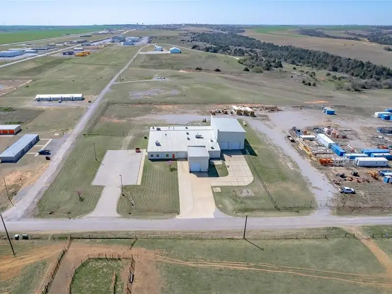 17,000 Sq Ft Versatile Industrial Facility on 402 Acres Near Oklahoma City