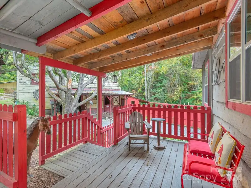 Charming Cottage and Barn on Expansive Mountain Retreat with Outdoor Amenities