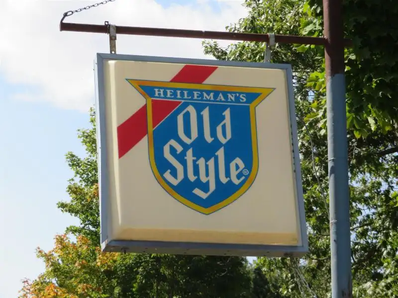 Turnkey Bar/restaurant with Apartment, Highway Access, and Development Potential in Northwoods