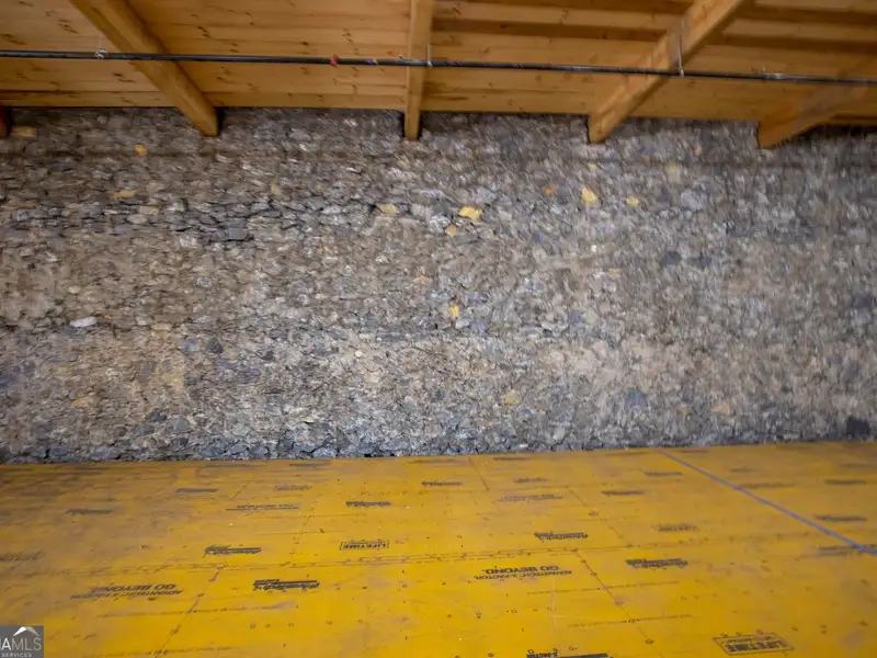 Renovated Cotton Warehouse for Lease in Prime Location with Unique Architectural Features