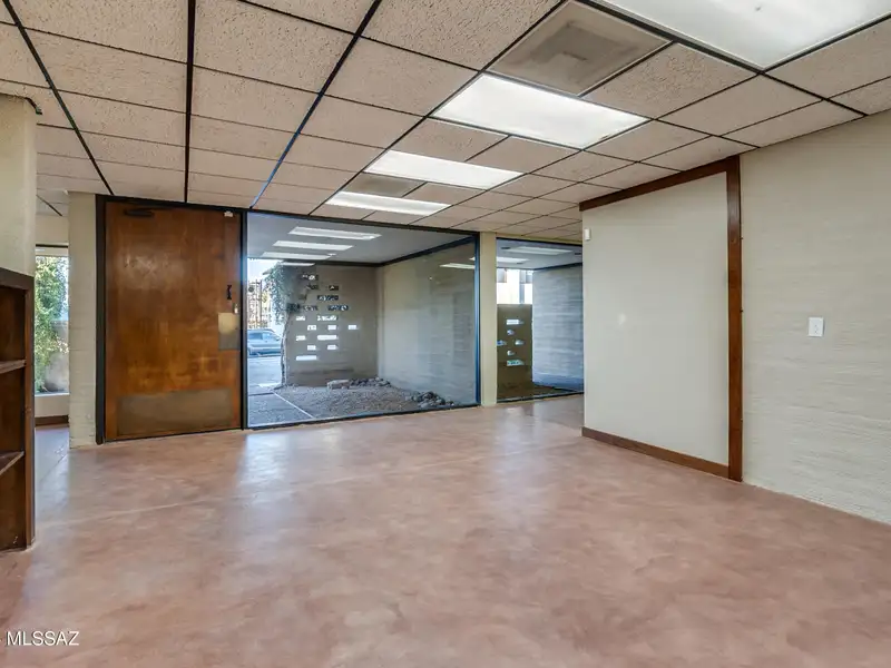 2,975 Sqft Office Space for Sale in Prime Broadway and Wilmot Location with Parking Lot
