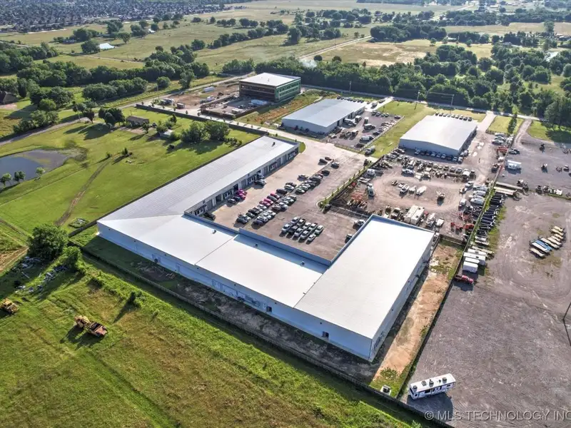 Fully Insulated 62,800 Sq Ft Industrial Building with Flexible Units in Prime Location