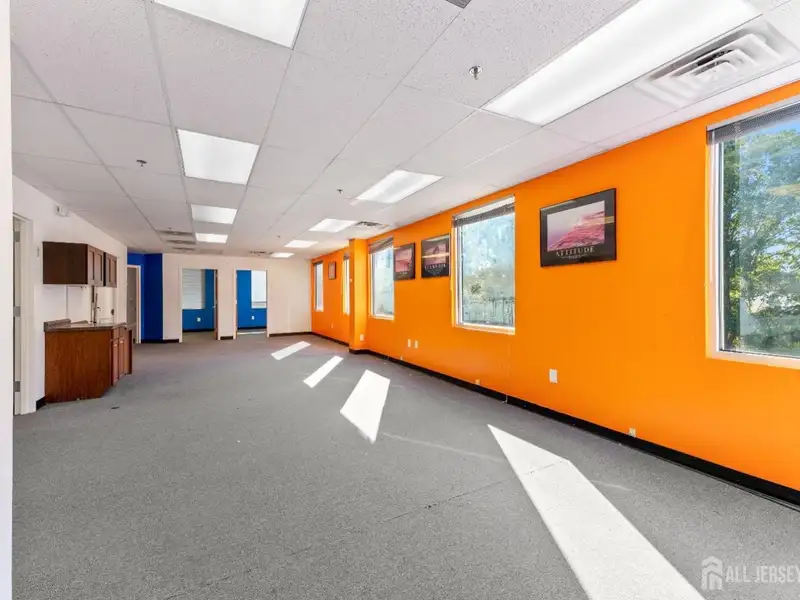 Prime 3,900 Sf Office Space for Lease in Middlesex County's Professional Complex