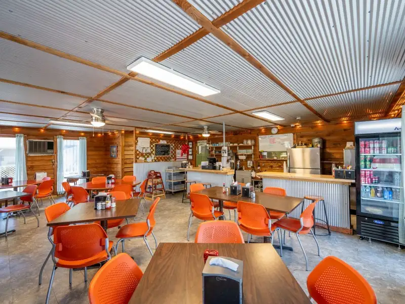 Commercial Restaurant on 3.4 Acres in Parsons, Tn with Highway Frontage and Modern Amenities