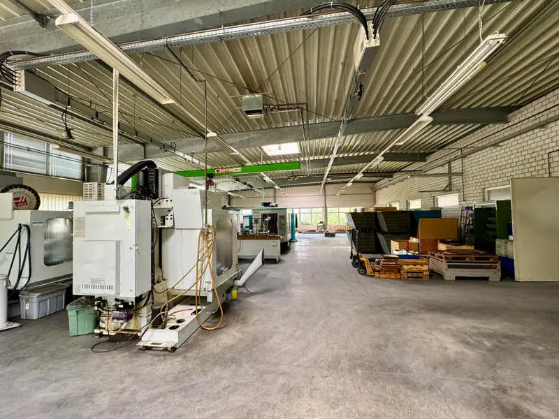 Versatile Commercial Property for Sale: 6,604 M² with Production Halls and Office Space