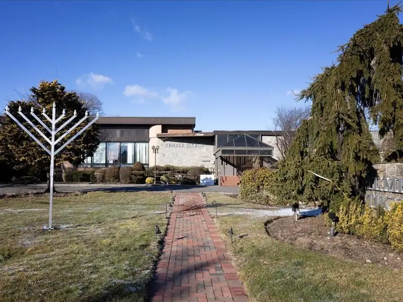 Multi-use House of Worship with Ballroom and Commercial Kitchen in New Hyde Park, Ny