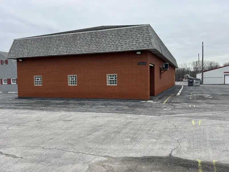 Industrial Flex Space for Lease with Overhead Door and Gated Parking