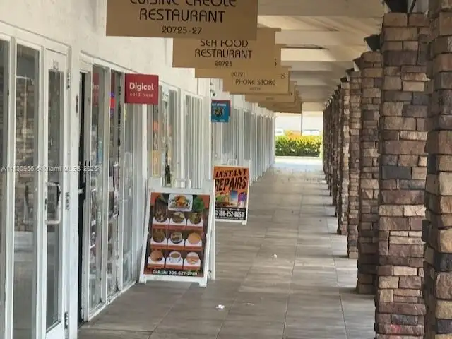 Second-generation Restaurant for Sale in High-traffic Miami Gardens Plaza