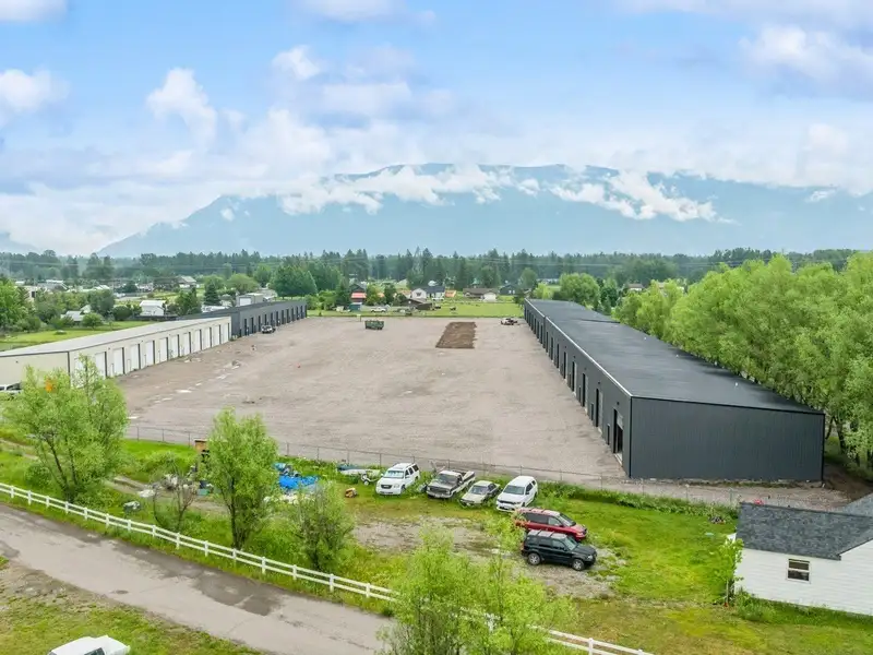 2000 Sf Commercial Shop Space with Mezzanine Near Hwy 2 and Airport