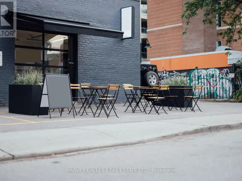 Renovated Boutique Corner Unit at Spadina & Nassau, Near Kensington Market and U of T