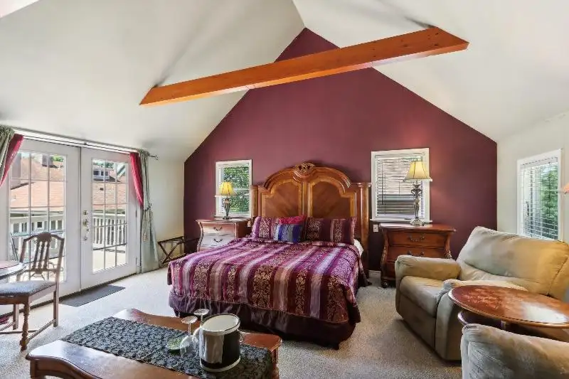 Turnkey B&b and Event Center in Wisconsin Dells with 17 Guest Suites