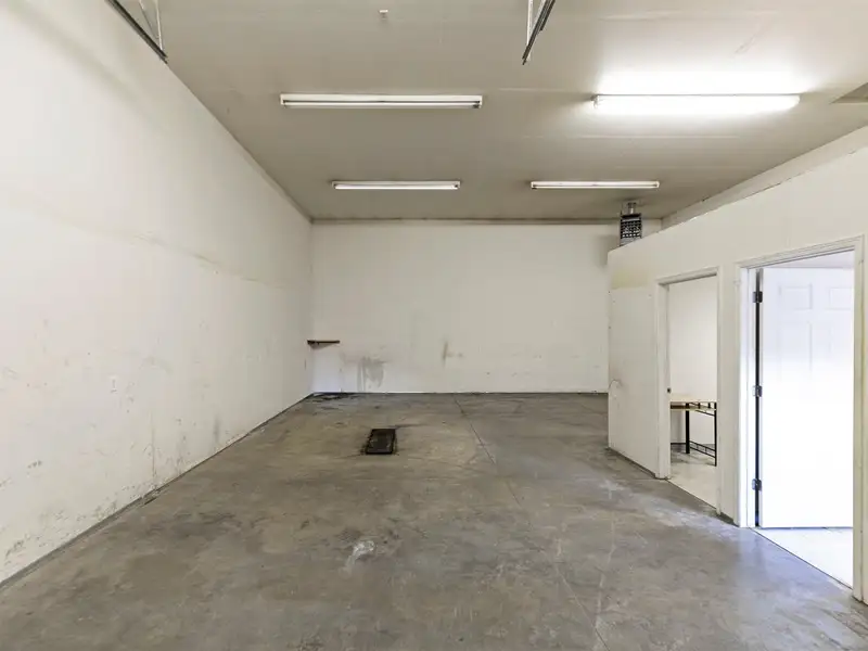 Large 30'x40' Shop with Office and Storage Near N Reserve and Interstate 90