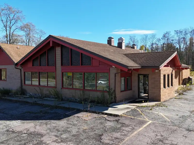Commercial Building on 7.5 Acres in High-traffic Location Near Hamlin