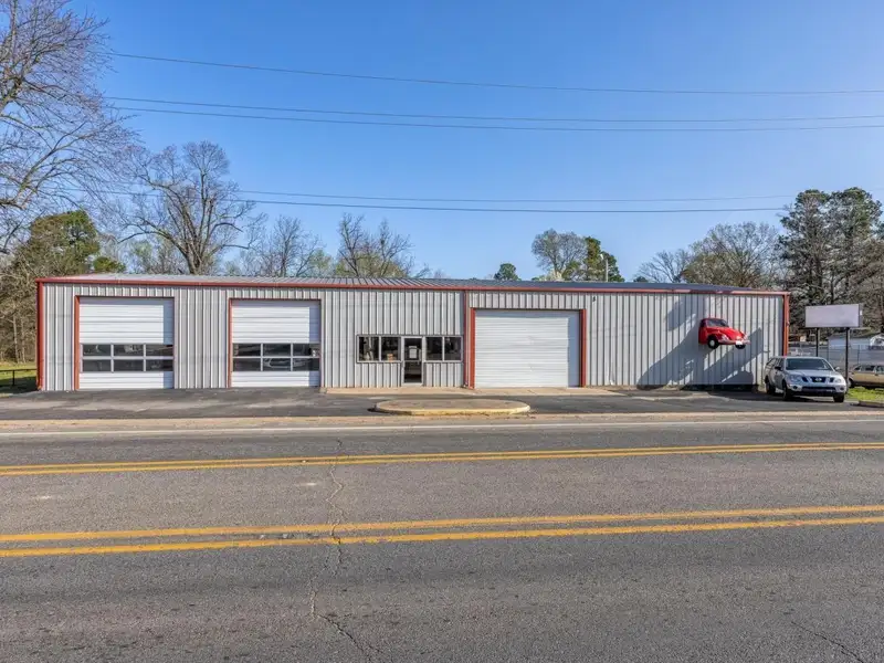 Profitable Auto Glass Repair and Body Shop with Expansion Potential in Hempstead County, Arkansas