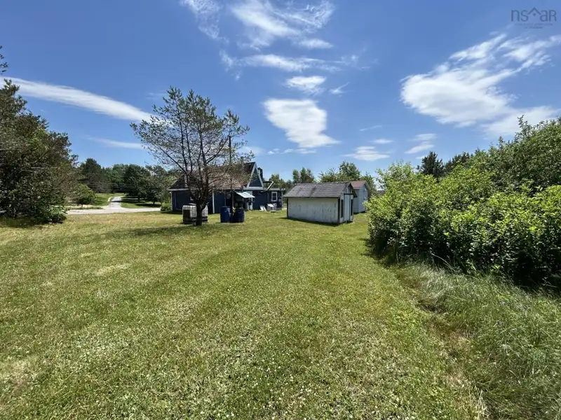 Commercial Restaurant on 1.13 Acres with General Basic Zoning in New Ross, Ns