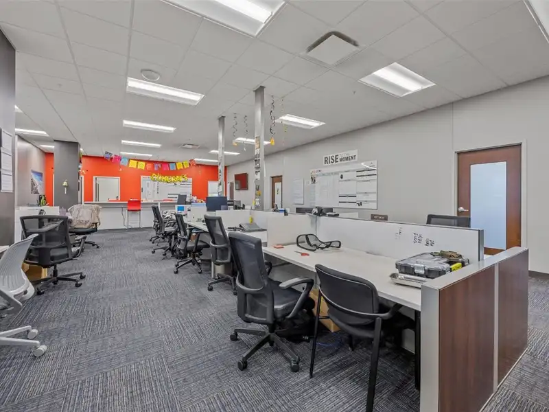 Second Floor Office Space in Upscale Center, Cedar Rapids – Flexible Layout, High Traffic Area
