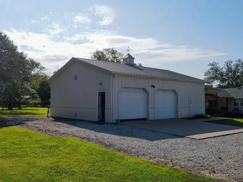 Commercial Property with House and Shops on 2 Acres in Coweta Near Casino
