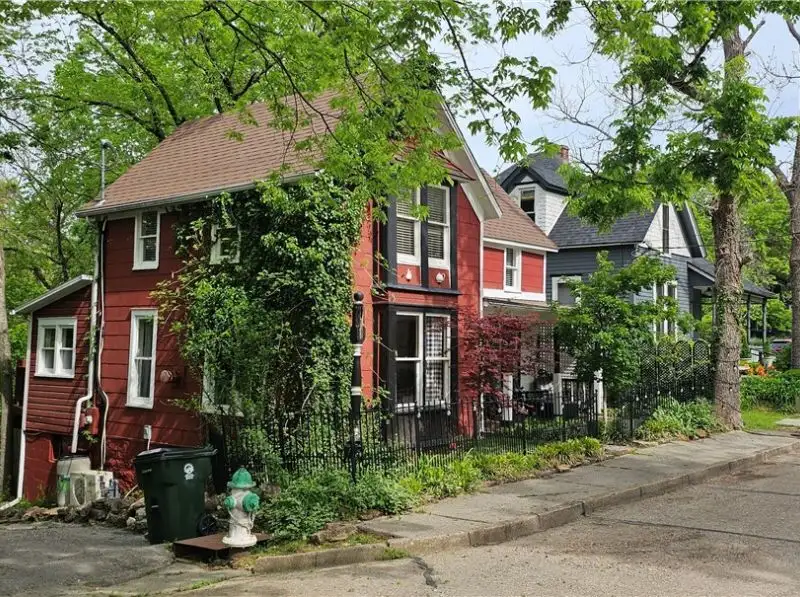 Charming Airbnb Cottage on Historic Loop with Upgrades and Large Entertaining Deck