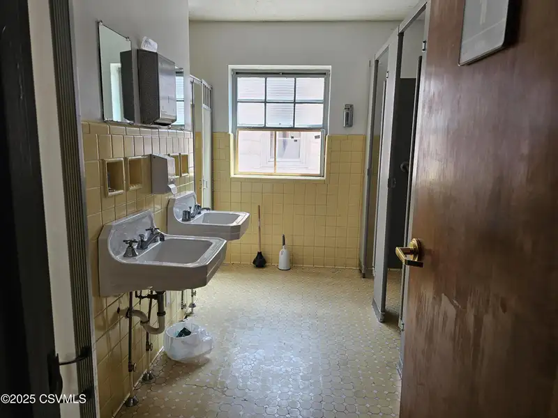 14-unit Residential Building with Shared Facilities and On-site Laundry