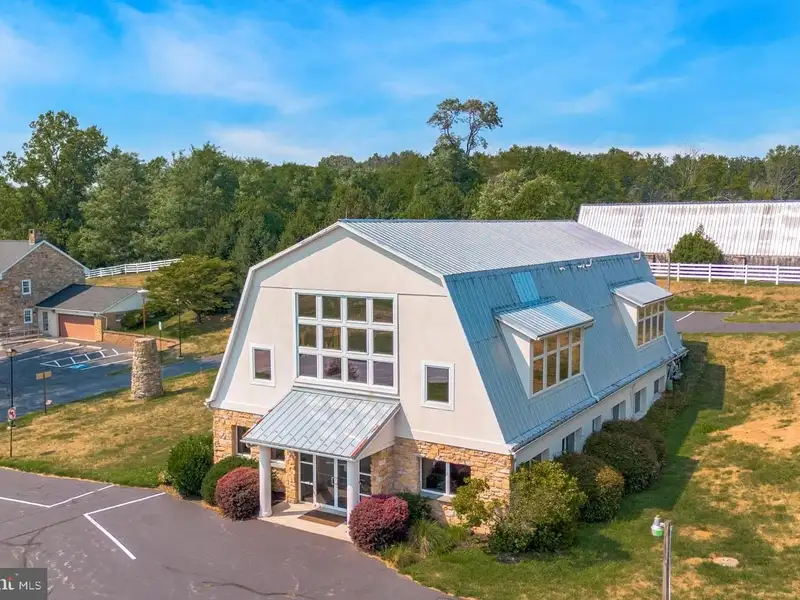 Multi-building Investment on 7 Acres: Barn, Farmhouse, and Warehouse with Rental Income