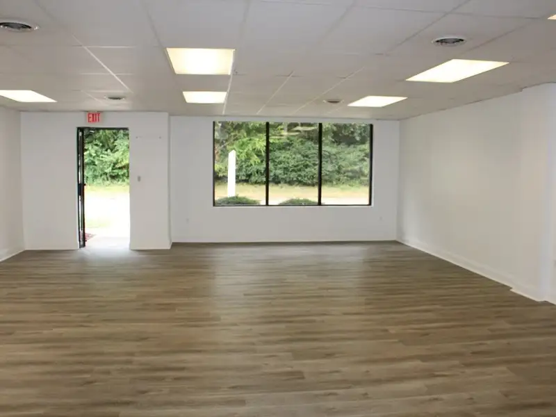 Commercial Building for Sale in Prime Location - Move-in Ready