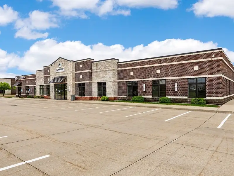 Versatile Office Building with Dual Tenant Configuration in Prime Location