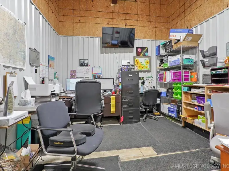 Modern Industrial Property on 9 Acres with Versatile Space and Expansion Potential