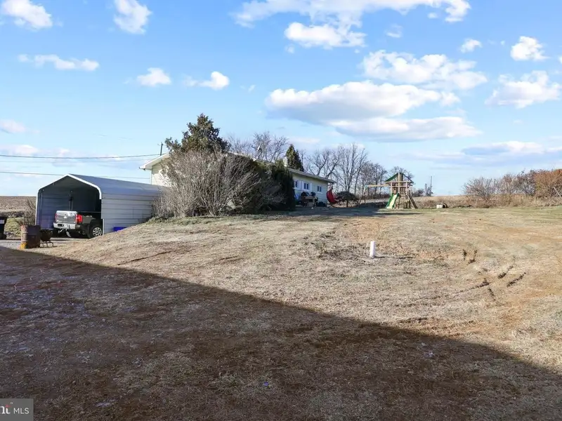 Baublitz Commercial Airport: 10 Acres with Hangars and Income Opportunities in York County, Pa