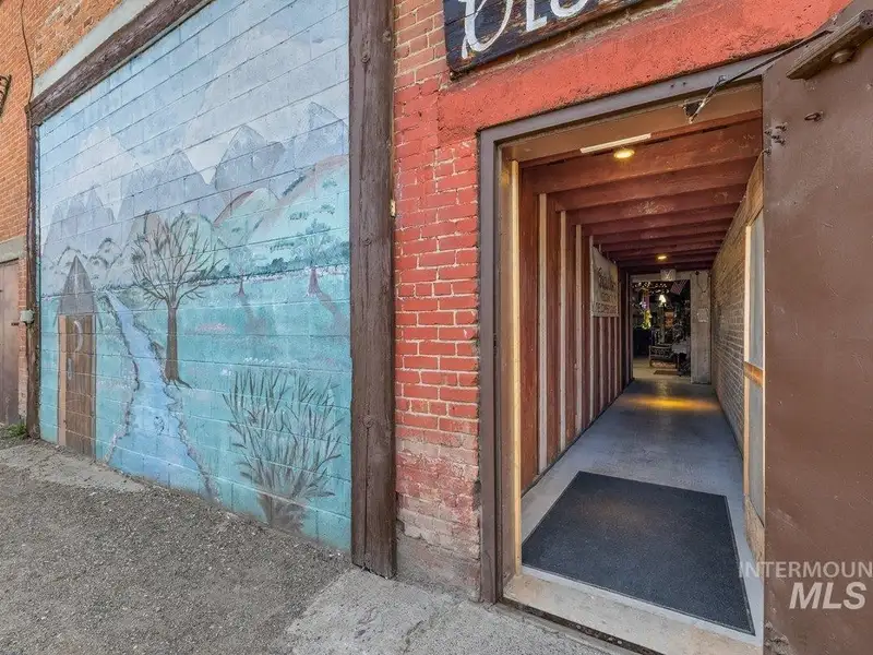 Updated Tavern with Liquor License in Historic Downtown Weiser