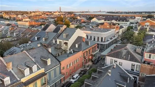 Versatile Mixed-use Property in Prime French Quarter Location