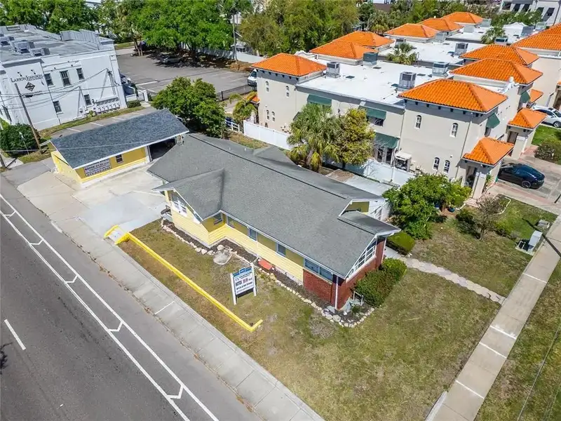 Office Suites in Hyde Park with Conference Rooms and Ample Parking