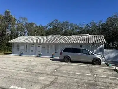 End Unit Office Space for Lease in New Port Richey - 850 Sq Ft, Multiple Offices